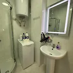 Stylish With Private Terrace - Side アパート ゴーレム