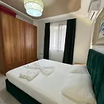 Stylish With Private Terrace - Side アパート *