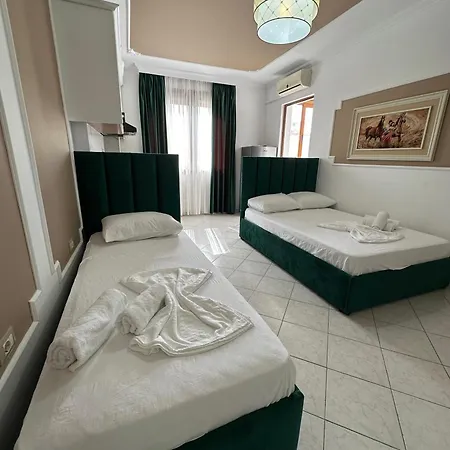 Stylish With Private Terrace - Side Apartment