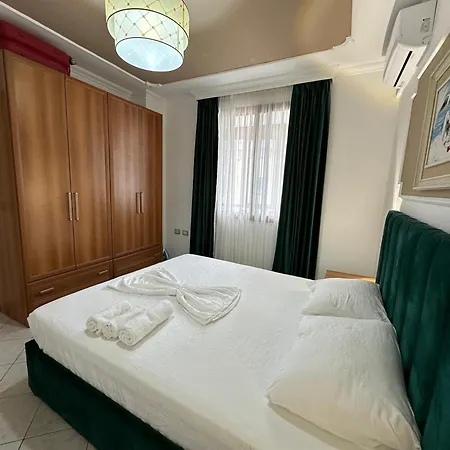 Stylish With Private Terrace - Side Apartment *