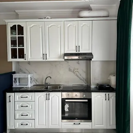 Stylish With Private Terrace - Side Голем
