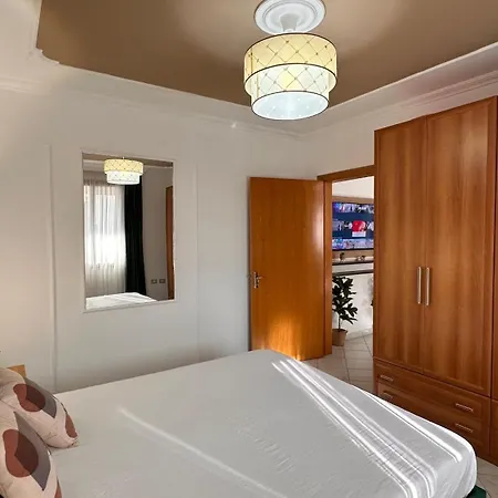Stylish With Private Terrace - Side