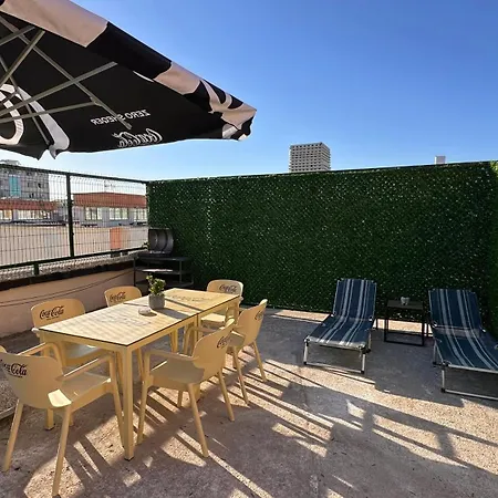 Stylish With Private Terrace - Side